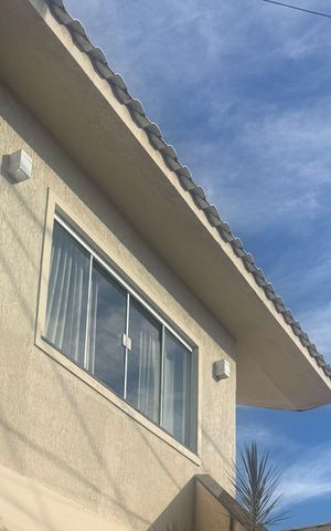 Casa de condomínio para alugar com 100m², 3 quartos e 1 vaga Casa de condomínio para alugar com 100m², 3 quartos e 1 vagaFachada