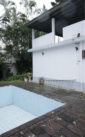 Casa à venda com 340m², 3 quartos e sem vagaPiscina