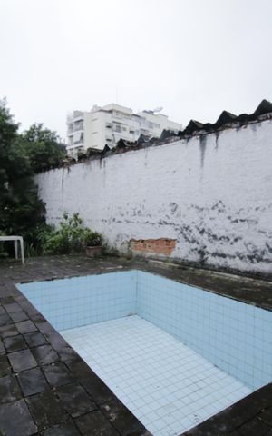 Casa à venda com 340m², 3 quartos e sem vagaPiscina