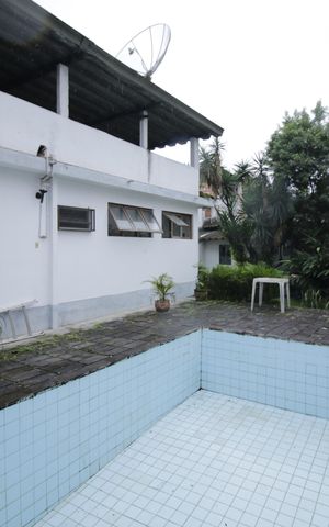 Casa à venda com 340m², 3 quartos e sem vagaPiscina