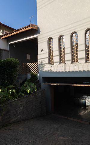 Casa à venda com 300m², 7 quartos e 5 vagas Casa à venda com 300m², 7 quartos e 5 vagasGaragem