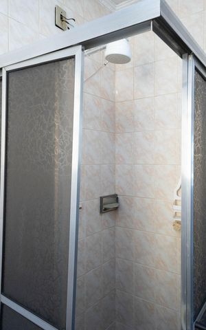 Casa à venda com 300m², 7 quartos e 5 vagas Casa à venda com 300m², 7 quartos e 5 vagasBanheiro da Suíte 1
