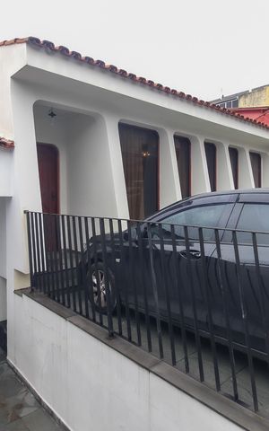 Casa à venda com 365m², 4 quartos e 3 vagas Casa à venda com 365m², 4 quartos e 3 vagasEntrada