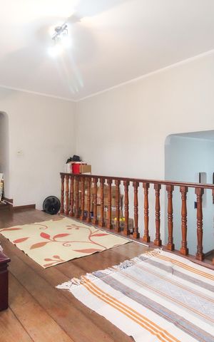 Casa à venda com 365m², 4 quartos e 3 vagas Casa à venda com 365m², 4 quartos e 3 vagasSala