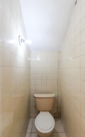 Casa à venda com 365m², 4 quartos e 3 vagas Casa à venda com 365m², 4 quartos e 3 vagasÁrea Externa Casa 2
