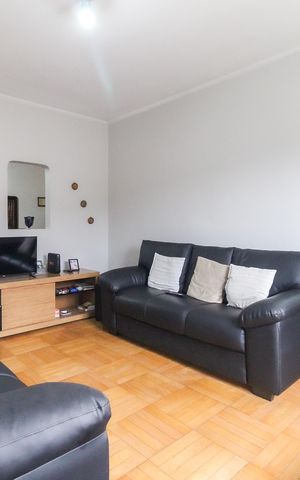 Casa à venda com 365m², 4 quartos e 3 vagas Casa à venda com 365m², 4 quartos e 3 vagasSala