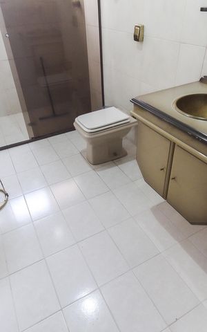 Casa à venda com 365m², 4 quartos e 3 vagas Casa à venda com 365m², 4 quartos e 3 vagasBanheiro Social
