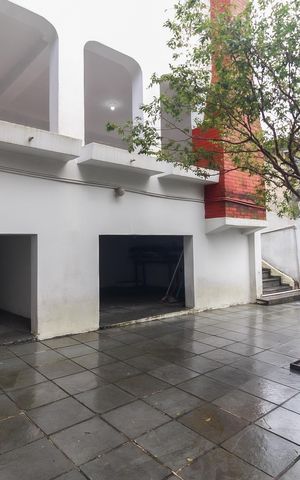 Casa à venda com 365m², 4 quartos e 3 vagas Casa à venda com 365m², 4 quartos e 3 vagasQuintal