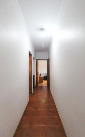 Casa à venda com 365m², 4 quartos e 3 vagas Casa à venda com 365m², 4 quartos e 3 vagasCorredor