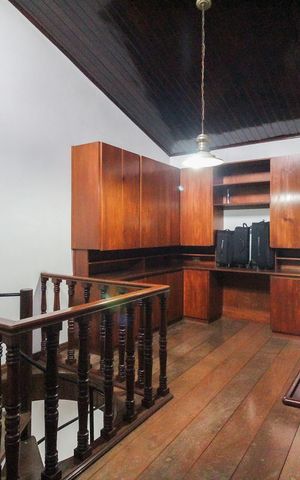 Casa à venda com 365m², 4 quartos e 3 vagas Casa à venda com 365m², 4 quartos e 3 vagasHall