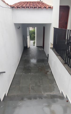 Casa à venda com 365m², 4 quartos e 3 vagas Casa à venda com 365m², 4 quartos e 3 vagasEntrada