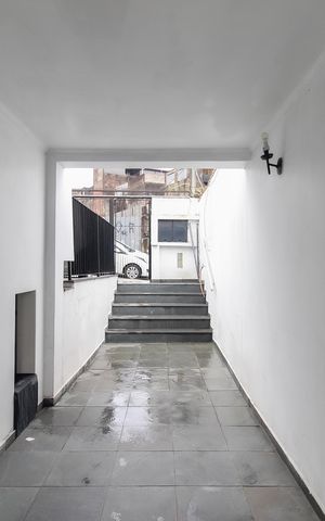 Casa à venda com 365m², 4 quartos e 3 vagas Casa à venda com 365m², 4 quartos e 3 vagasEntrada
