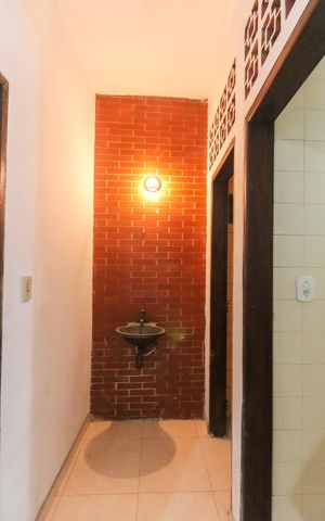 Casa à venda com 365m², 4 quartos e 3 vagas Casa à venda com 365m², 4 quartos e 3 vagasÁrea Externa Casa 2