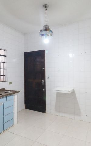 Casa à venda com 365m², 4 quartos e 3 vagas Casa à venda com 365m², 4 quartos e 3 vagasCozinha Casa 2