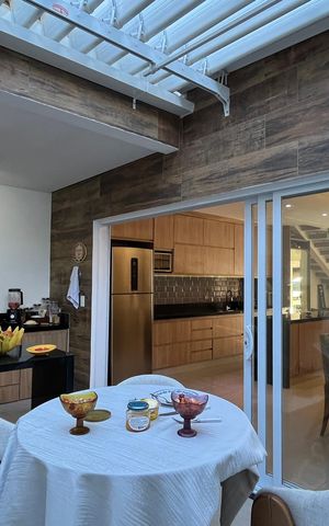 Casa de condomínio à venda com 245m², 3 quartos e 2 vagas