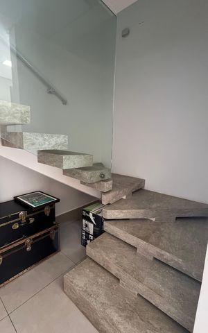 Casa de condomínio à venda com 245m², 3 quartos e 2 vagas