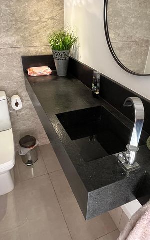 Casa de condomínio à venda com 245m², 3 quartos e 2 vagas