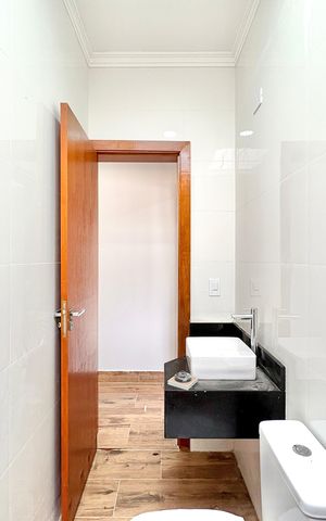 Casa à venda com 140m², 3 quartos e 2 vagas Casa à venda com 140m², 3 quartos e 2 vagasBanheiro