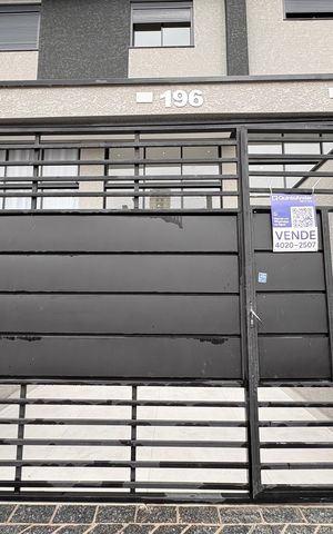 Casa à venda com 140m², 3 quartos e 2 vagas Casa à venda com 140m², 3 quartos e 2 vagasFachada