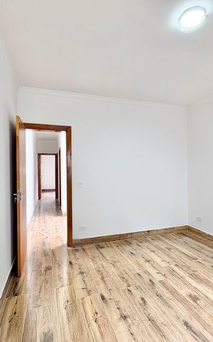 Casa à venda com 140m², 3 quartos e 2 vagas Casa à venda com 140m², 3 quartos e 2 vagasSuíte