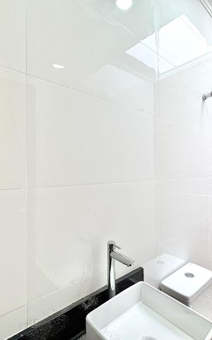 Casa à venda com 140m², 3 quartos e 2 vagas Casa à venda com 140m², 3 quartos e 2 vagasBanheiro