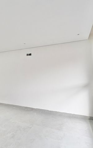 Casa à venda com 140m², 3 quartos e 2 vagas Casa à venda com 140m², 3 quartos e 2 vagasSala