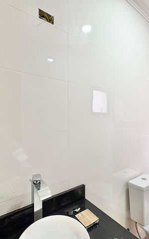Casa à venda com 140m², 3 quartos e 2 vagas Casa à venda com 140m², 3 quartos e 2 vagasBanheiro da Suíte