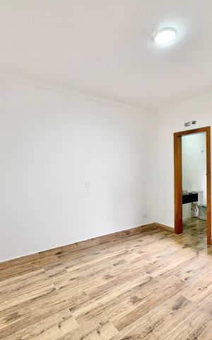 Casa à venda com 140m², 3 quartos e 2 vagas Casa à venda com 140m², 3 quartos e 2 vagasSuíte