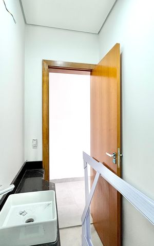 Casa à venda com 140m², 3 quartos e 2 vagas Casa à venda com 140m², 3 quartos e 2 vagasLavabo