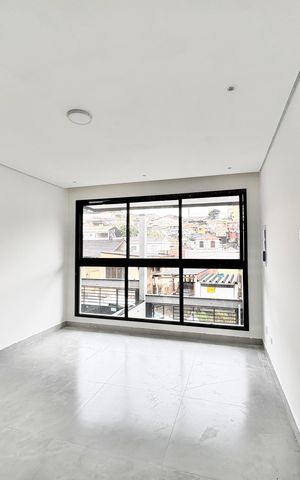 Casa à venda com 140m², 3 quartos e 2 vagas Casa à venda com 140m², 3 quartos e 2 vagasSala