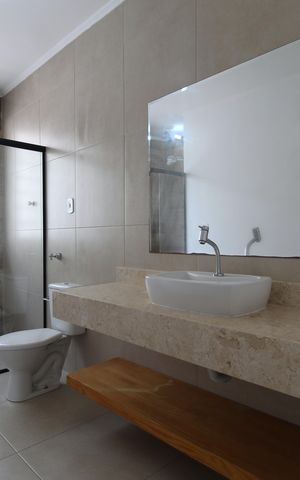 Casa para alugar com 320m², 5 quartos e 5 vagasBanheiro Social