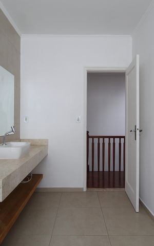 Casa para alugar com 320m², 5 quartos e 5 vagasBanheiro Social