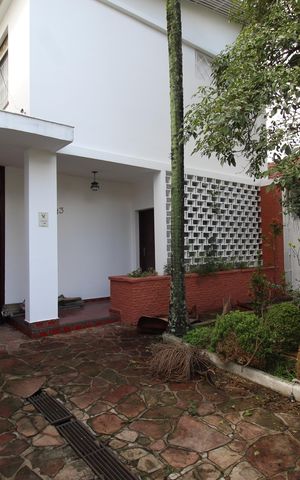 Casa para alugar com 320m², 5 quartos e 5 vagasFachada