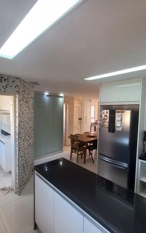 Casa de condomínio à venda com 384m², 4 quartos e 2 vagas Casa de condomínio à venda com 384m², 4 quartos e 2 vagasCozinha