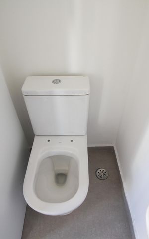 Apartamento à venda com 137m², 2 quartos e 2 vagasBanheiro de serviço