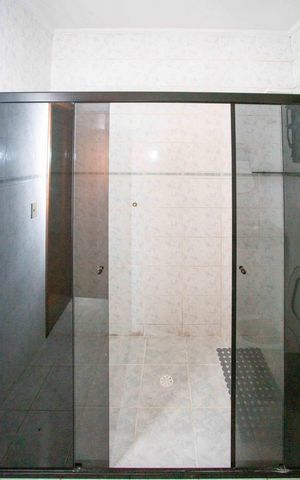 Casa para alugar com 170m², 3 quartos e 2 vagasBanheiro