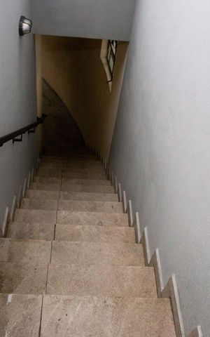 Casa para alugar com 170m², 3 quartos e 2 vagasEscada