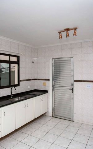 Casa para alugar com 170m², 3 quartos e 2 vagasCozinha