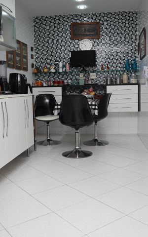 Apartamento à venda com 184m², 4 quartos e 2 vagasCOZINHA