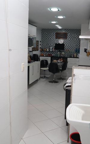Apartamento à venda com 184m², 4 quartos e 2 vagasCOZINHA