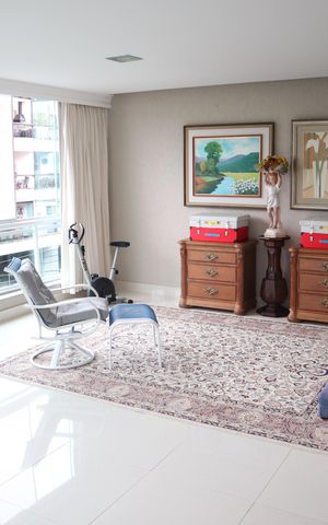 Apartamento à venda com 184m², 4 quartos e 2 vagasVARANDA
