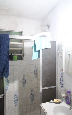 Casa à venda com 119m², 4 quartos e 2 vagasBanheiro