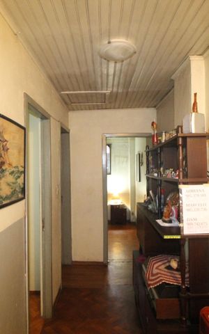 Casa à venda com 119m², 4 quartos e 2 vagasCorredor