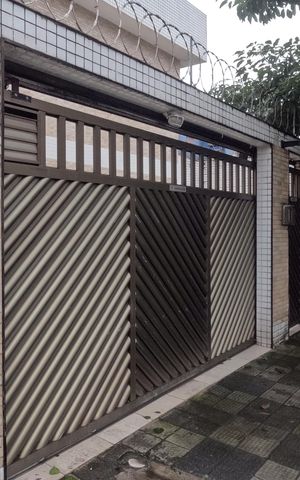 Casa para alugar com 100m², 3 quartos e 1 vagaFachada | Adesivo/Placa Quintoandar instalado 