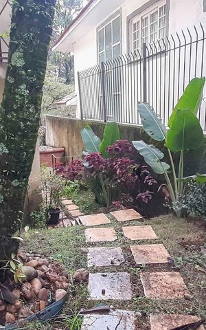 Casa à venda com 246m², 4 quartos e 4 vagas Casa à venda com 246m², 4 quartos e 4 vagasJardim