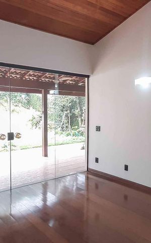 Casa à venda com 246m², 4 quartos e 4 vagas