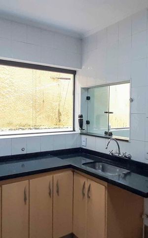 Casa à venda com 246m², 4 quartos e 4 vagas Casa à venda com 246m², 4 quartos e 4 vagasCozinha
