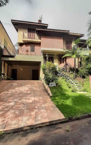 Casa à venda com 246m², 4 quartos e 4 vagas
