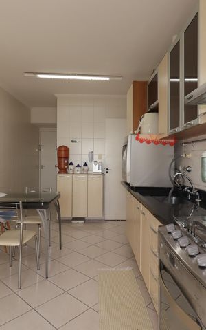 Apartamento à venda com 143m², 3 quartos e 2 vagasCozinha