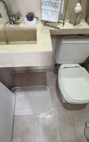 Apartamento à venda com 138m², 3 quartos e 4 vagas Apartamento à venda com 138m², 3 quartos e 4 vagasLavabo